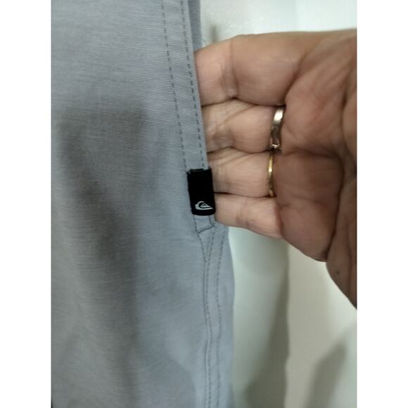 M676) Quiksilver Silver Amphibian Shorts Size 34 - Picture 6 of 11